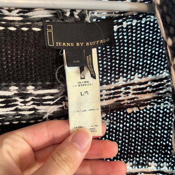 Gorgeous tassel cardigan - Picture 3 of 3